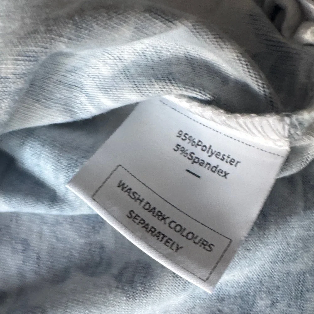 WIHOLL Blue & White Tee with Ruched Sides – XL (NWT) - Picture 8 of 9